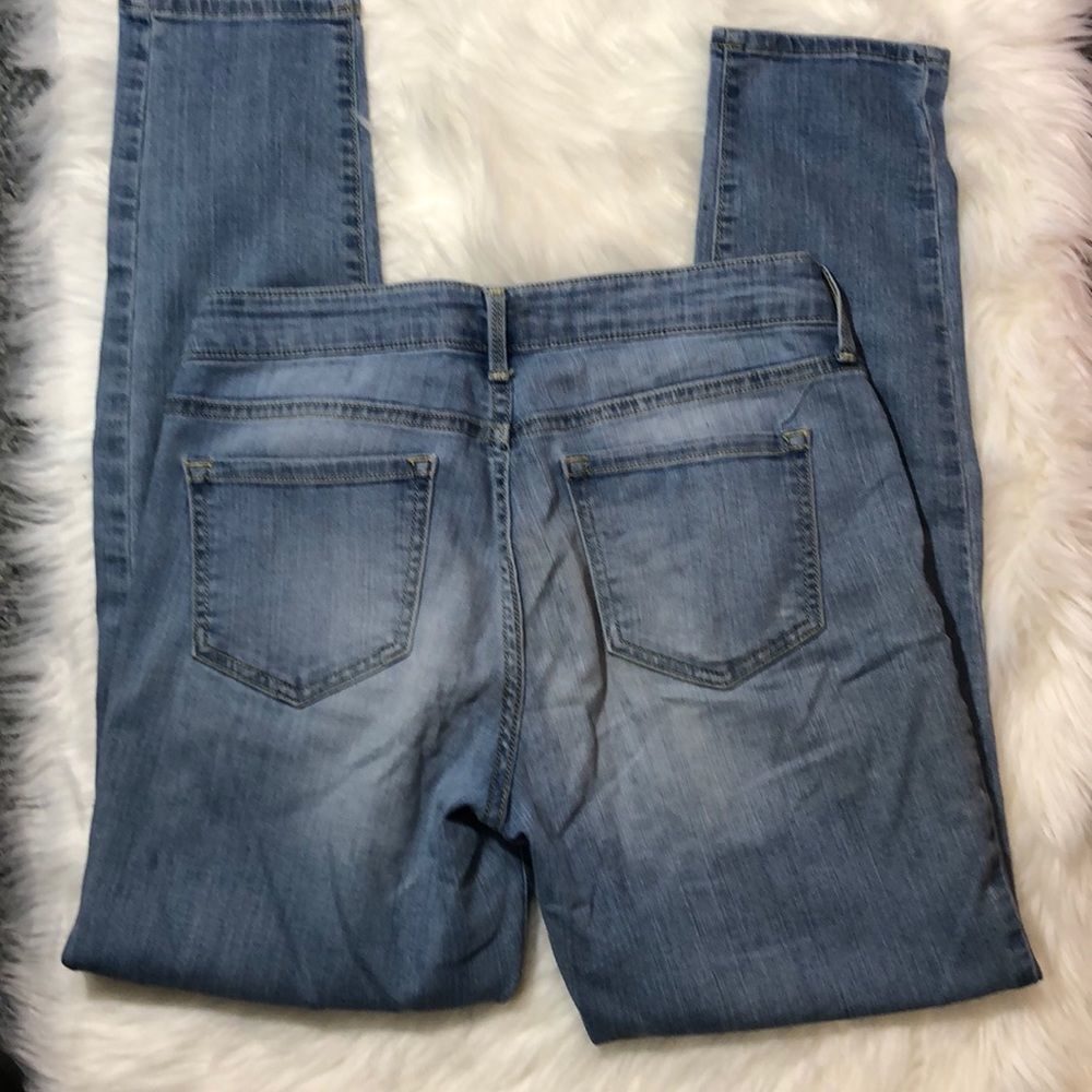 Old Navy Rock Star Distressed Light Wash Jeans 8 - Picture 11 of 16